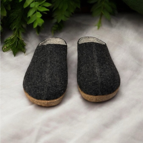 Taos Woolley Gray Clog. Gray Women's Slip-On Woolen Clog. - Picture 4 of 11